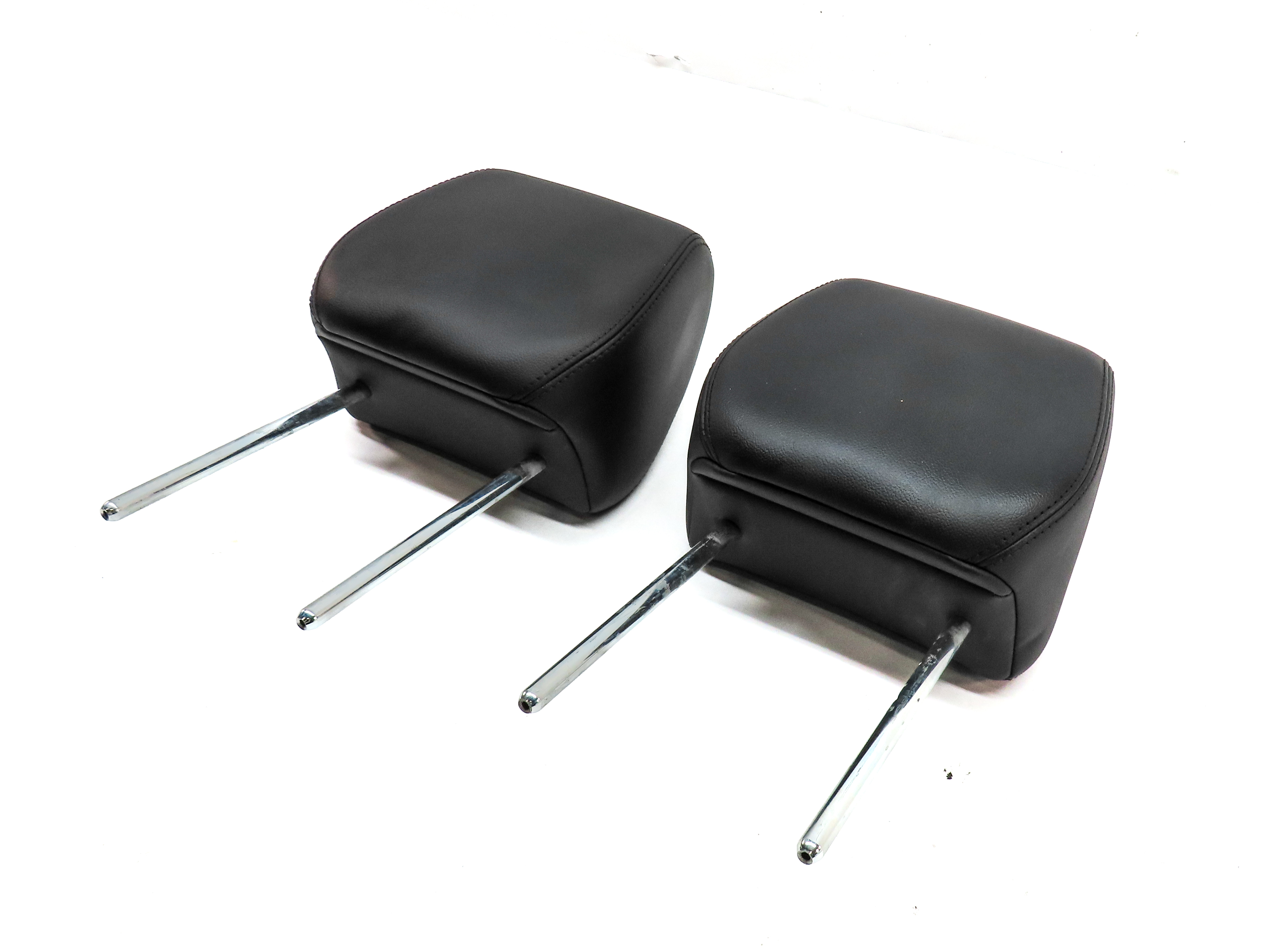 12-15 RANGE ROVER EVOQUE L538 FRONT LEFT DRIVER RIGHT PASSENGER HEADREST (Black) — exact item pictured